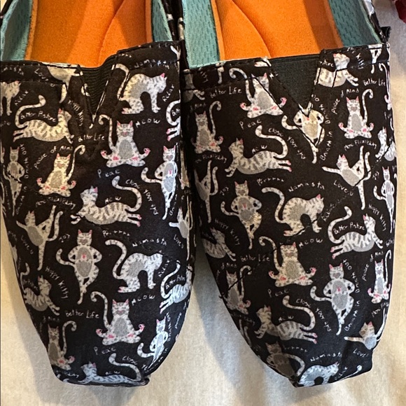 Skechers BOBS Black Slip-On Flats with Cat Print Sz 9 - Picture 2 of 6